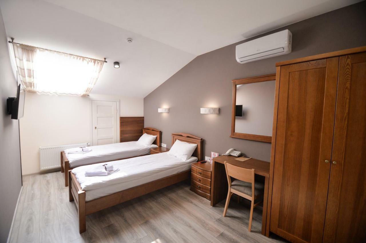 Geography Hotel Veresneve Exterior photo